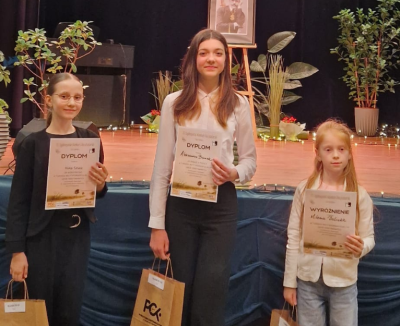 Sukcesy recytatorskie uczennic z Trójki podczas Małego OKR w Strzelcach Opolskich 